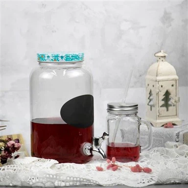 स्पिगोट के साथ गैलन जार